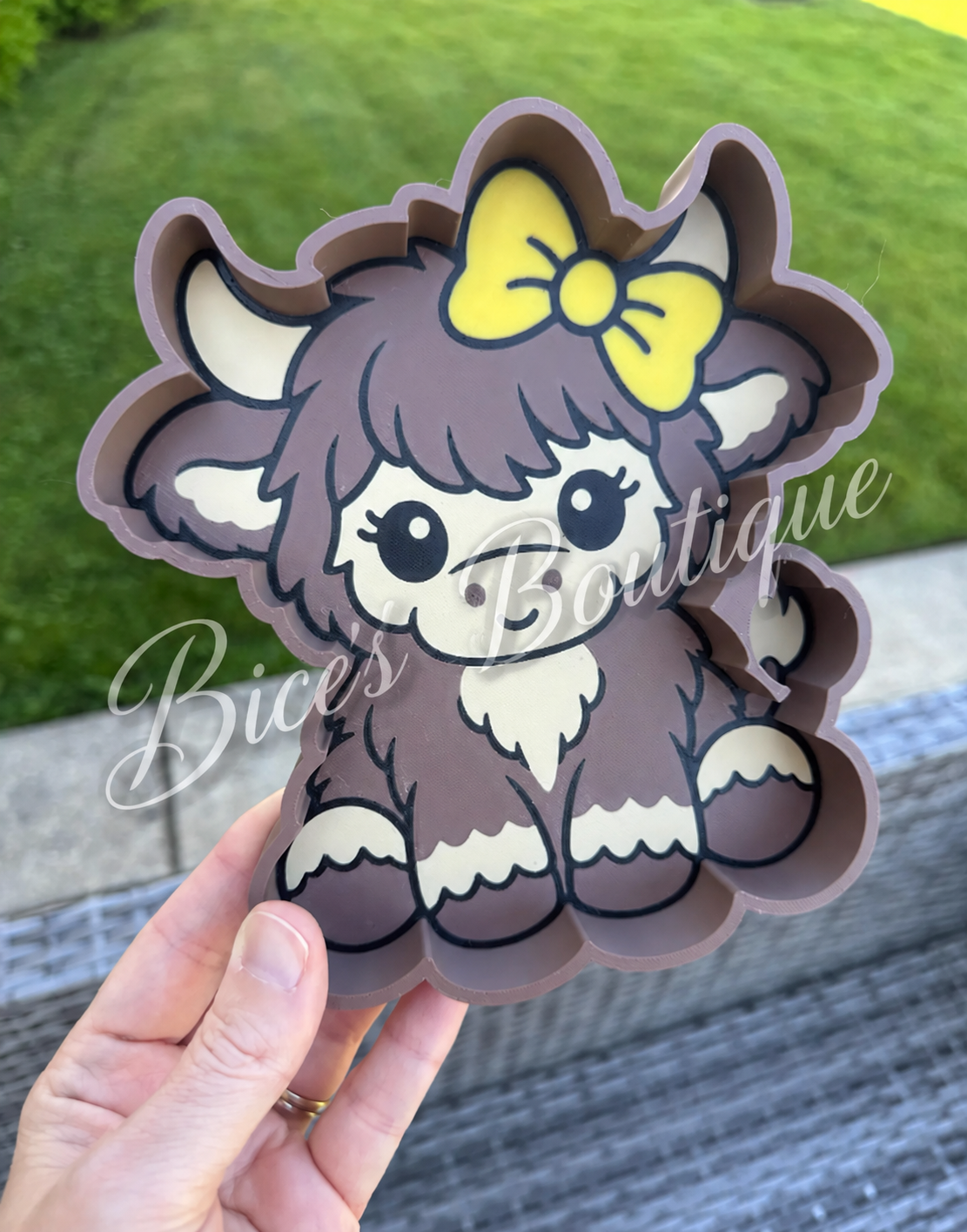 Highland Cow Trinket Tray with Yellow Bow – 3D Printed Jewelry Organizer