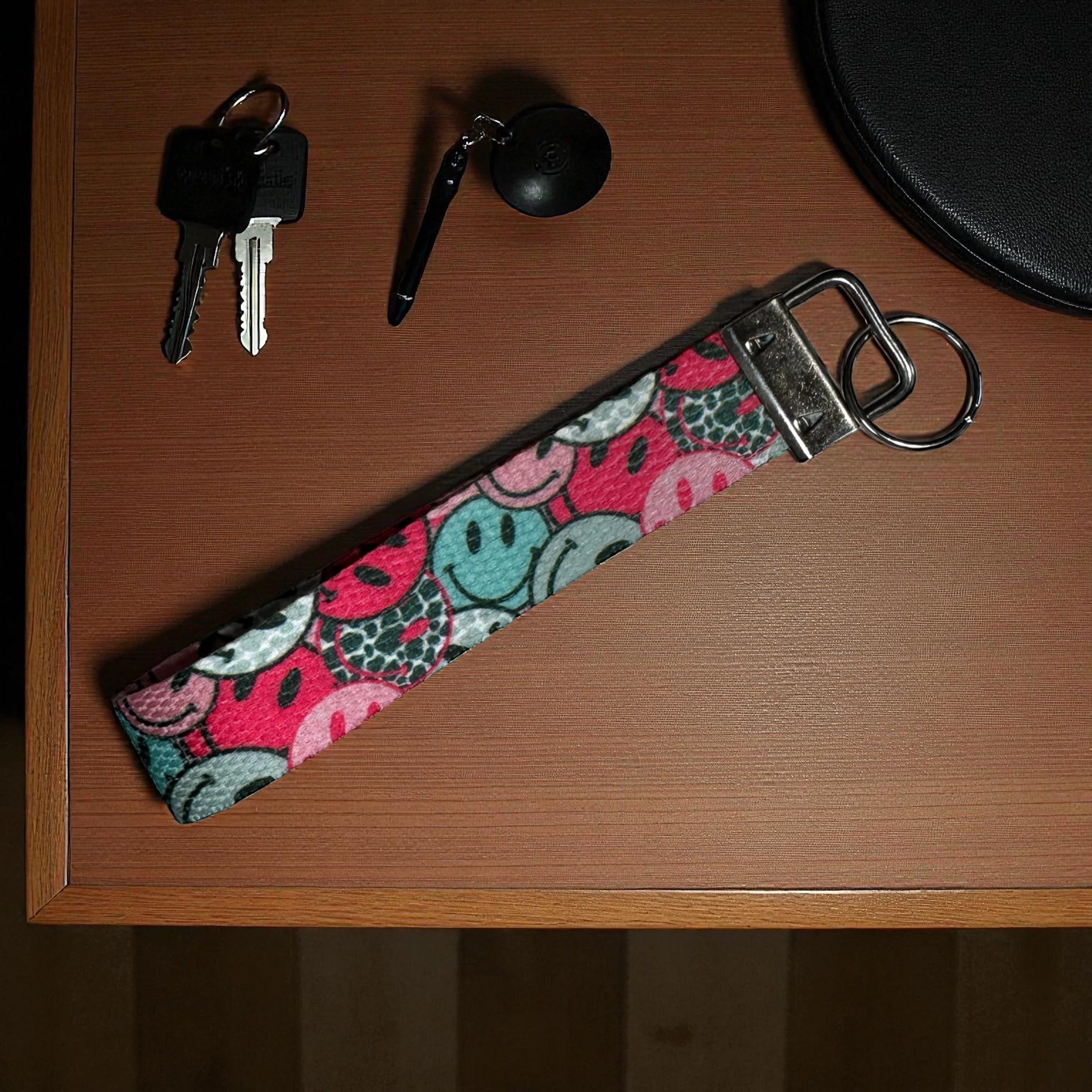✨ Smiley Vibes Wristlet Keychain – Pink & Teal Edition ✨