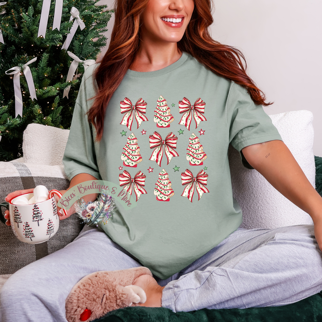 🎀 Peppermint Tree & Bow Christmas Tee 🍬🎄